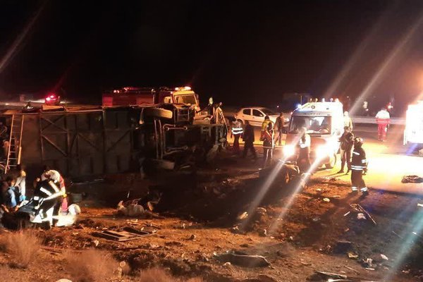 حادثه مرگبار واژگونی  اتوبوس در محور نطنز به اصفهان؛ بیش از ۱۰ کشته