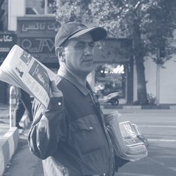 روزنامه‌فروشی با پای پیاده
