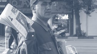 روزنامه‌فروشی با پای پیاده