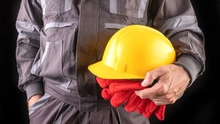 اعتراض کارگران پیمانکاری نفت به «تبعیض»؛ سرانه ورزش خانواده‌ها قطع شد