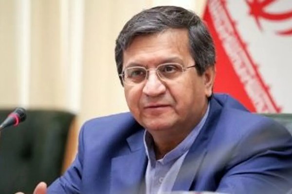 همتی: برای واردات تا پایان دولت ترامپ و حتی بیشتر ذخیره ارزی داریم