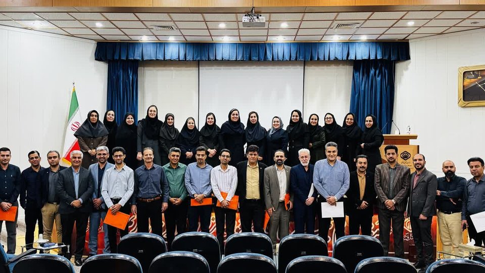 تقدیر مدیرکل تأمین اجتماعی فارس از برگزیدگان حوزه ارتباطات مردمی