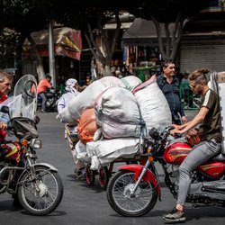پیک‌های موتوری در انتظار امنیت شغلی؛ تامین اجتماعی بر بیمه اجباری تاکید کرد