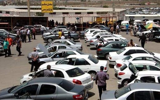 بازار خودرو زیر فشار دلار؛ خریداران به خودروهای ارزان‌تر روی می‌آورند