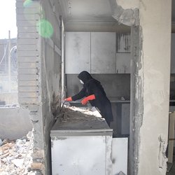 داوطلبان هلال‌احمر، در جست‌وجوی آنچه از زندگی مانده