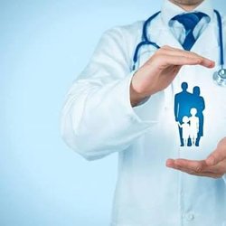 وزیر بهداشت: افزایش قیمت دارو را با تقویت بیمه‌ها جبران می‌کنیم