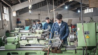 فراموشی یک ضرورت؛ کارگاه‌های امن به جای گسترش مشاغل سخت و زیان‌آور