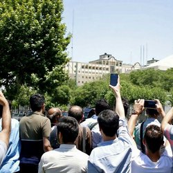 تجمع برای تماشا؛ مانعی مرگبار در عملیات‌های امداد در تهران