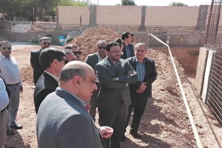 بررسی روند ساخت درمانگاه جدید اقلید با حضور معاون سازمان تأمین اجتماعی