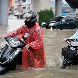 اعلام وضعیت اضطراری سیل در بانکوک؛ خیابان‌های پایتخت تایلند زیر آب رفتند
