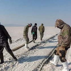 برای احیای دریاچه ارومیه همه پای کار بیایند