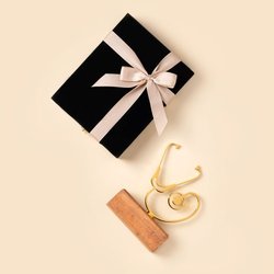 هدایای شرکت‌های دارویی به درمانگران قابل قبول نیست