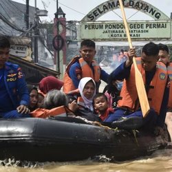 تلفات سیل و رانش زمین در بخش‌هایی از آسیا از ۱۷۰۰ نفر گذشت