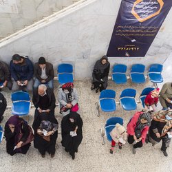 مراجعین در انتظار نوبت برای درمان