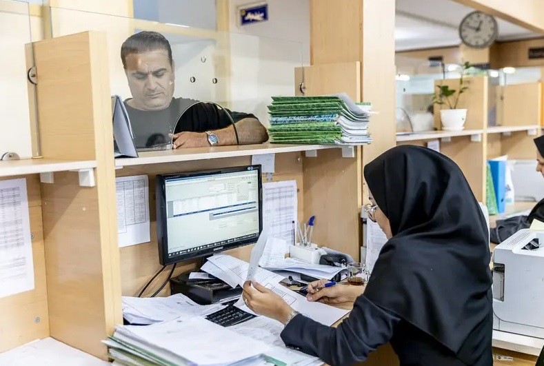 افراد تحت تکفل بیمه‌شده چه کسانی هستند؟