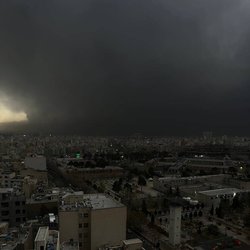 آسمان سیاه تهران زیر سایه دود مخازن سوخت