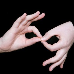 تقویت حقوق ناشنوایان با رسمیت دادن به زبان اشاره