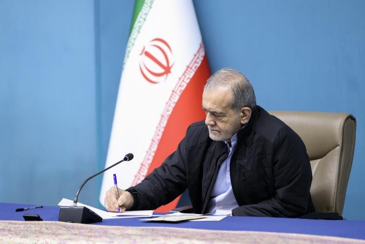 پزشکیان:حفظ منزلت و تأمین آسایش بازنشستگان، تعهدی انکارناپذیر برای دولت است