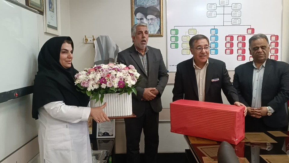 تجلیل از همسر شهید آتش‌نشان در بیمارستان امام موسی کاظم(ع) ماهشهر