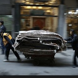 بار سنگین معیشت بر دوش کارگران باربر
