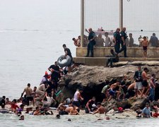 هجوم مهاجران به سئوتا؛ اسپانیا ارتش را وارد عمل کرد