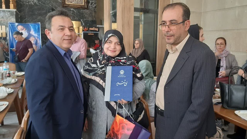 تجلیل از پزشکان و داروسازان مدیریت درمان تأمین اجتماعی استان زنجان