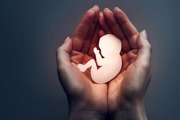 سقط جنین در ایران؛ آمارهای «نگران‌کننده» در مقابل سلامتی زنان