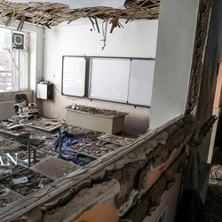 خاطرات خردشده، حکایت دبستان ویران در دل شب