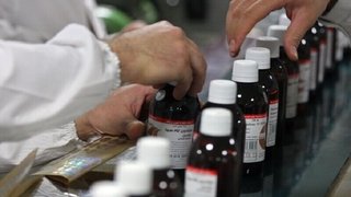 ماجرای توزیع محدود شربت ترک اعتیاد؛ فروش «اپیوم» 6 میلیونی در عطاری‌ها