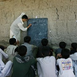 تخریب مدارس و آوارگی در مرز افغانستان و پاکستان