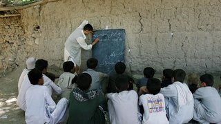 تخریب مدارس و آوارگی در مرز افغانستان و پاکستان