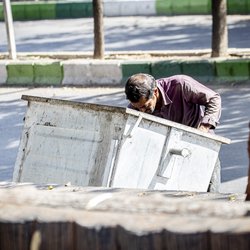 مرد زباله‌گرد در چند صد متری بمباران؛ پناهی به جای پناهگاه