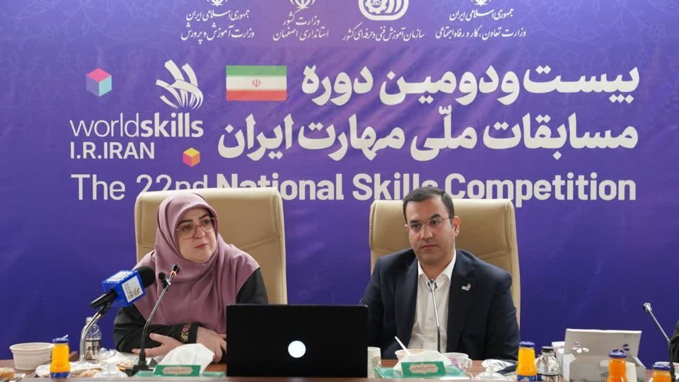 سخنگوی دولت در مسابقات ملی مهارت: صنایع پای کار بیایند