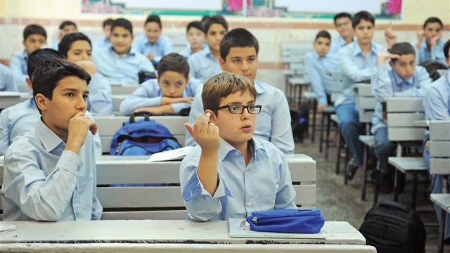 ثبت شکایت از مدارس با اسکن یک QR کد