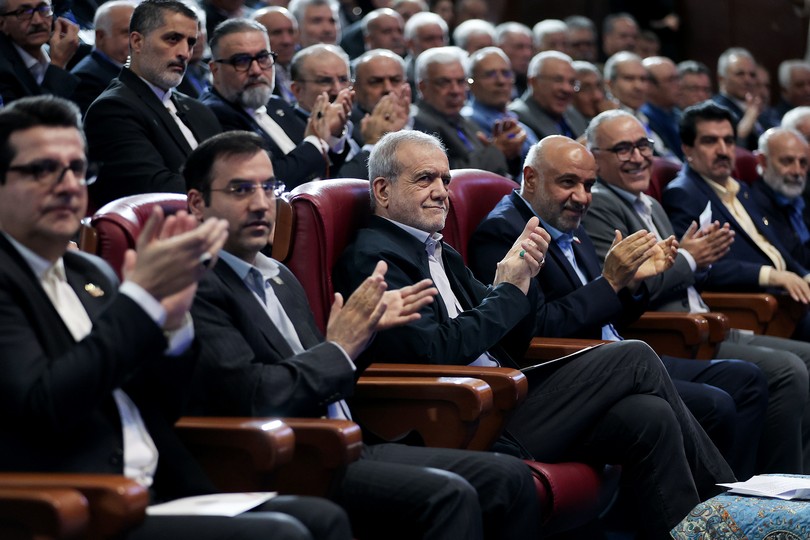گزارش تصویری نشست صمیمی رئیس‌جمهور با بازنشستگان