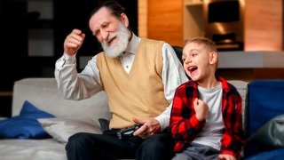 مراقبت از نوه‌ها؛ تمرین مغز برای سالمندان
