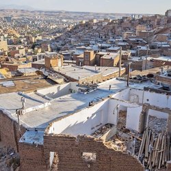 بقا در حاشیه: پویایی اجتماعی سکونتگاه‌های غیررسمی، از عاملیت موفق تا ابهام سیاست‌گذاری