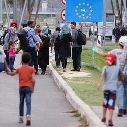 واکنش‌ها به قانونی‌سازی مهاجران در اسپانیا: از استقبال کلیسا تا انتقاد راست‌گرایان