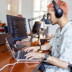 چرا نسل زد وانمود می‌کند مشغول کار است؟