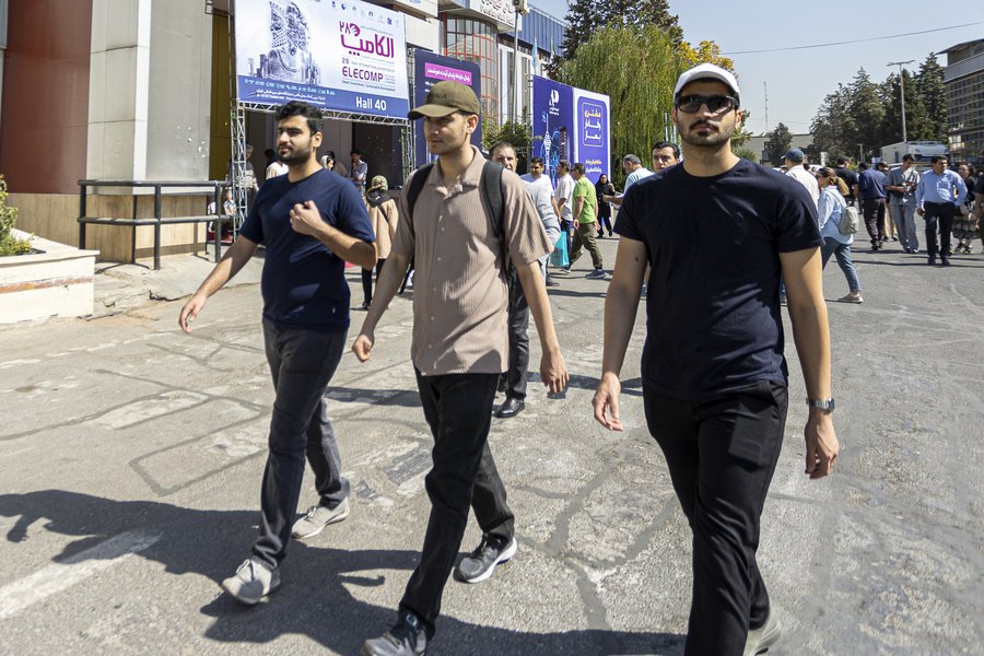 جوانان در الکامپ (3).jpg