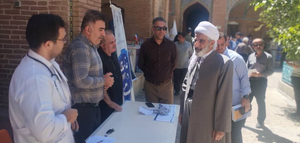 برگزاری میز خدمت تأمین‌اجتماعی کردستان در مسجد جامع سنندج