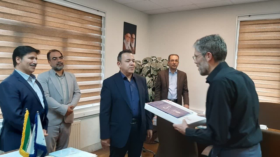 تجلیل مدیر درمان تأمین اجتماعی زنجان از همکاران حوزه‌های آمار، بازرسی و پدافند غیرعامل