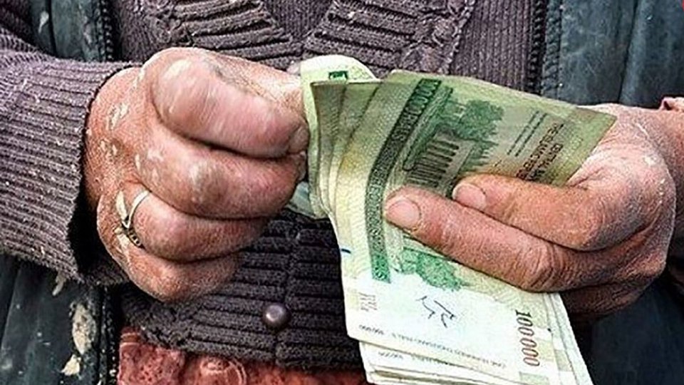 سهم ۷۰ درصدی دستمزد و عیدی از هزینه‌های دولت در بودجه ۱۴۰۵