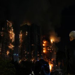 افزایش قربانیان آتش‌سوزی برج‌های هنگ‌کنگ به ۱۴۶ نفر