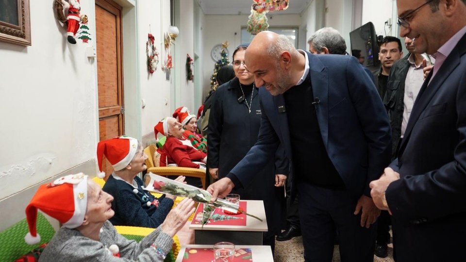 تأکید وزیر رفاه بر وحدت ادیان در بازدید از خانه سالمندان مریم مقدس
