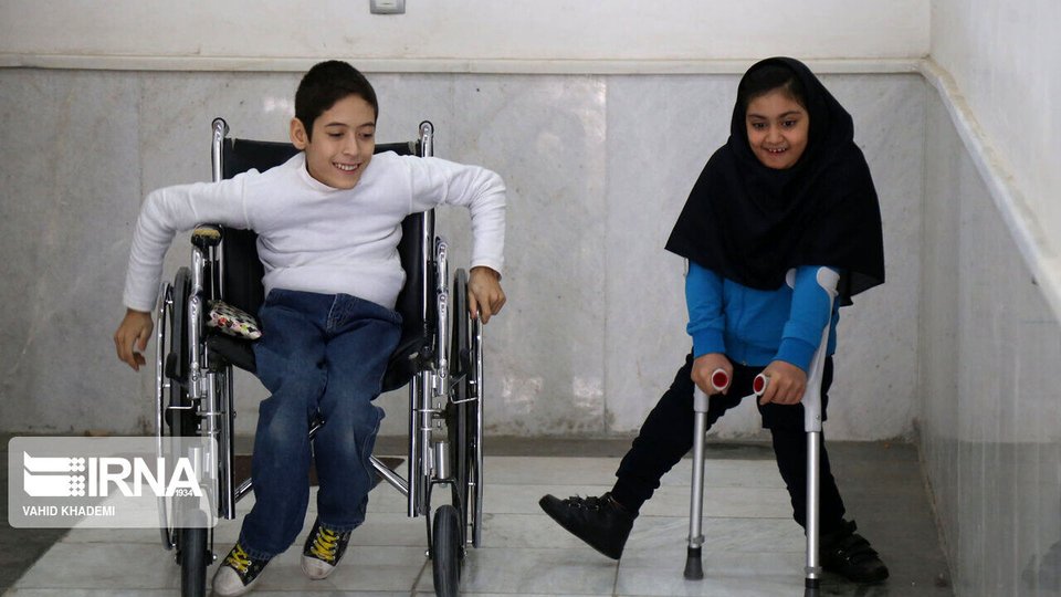 قیّم قانونی چگونه می‌تواند فرد معلول را بیمه کند؟