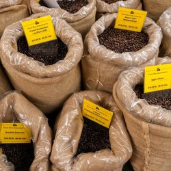 افزایش تعرفه‌ها قیمت قهوه و چای را شعله‌ور کرد؛ نگرانی واردکنندگان و خرده‌فروشان