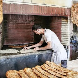 هرگونه افزایش قیمت نان تخلف است