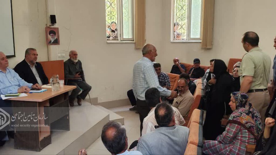 حضور سرزده مدیرکل تأمین‌اجتماعی قم در کانون بازنشستگان کارگری