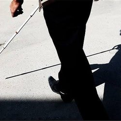 زندگی نابینایان در شهر؛ از پیاده‌روهای ناایمن تا مستمری دو میلیونی